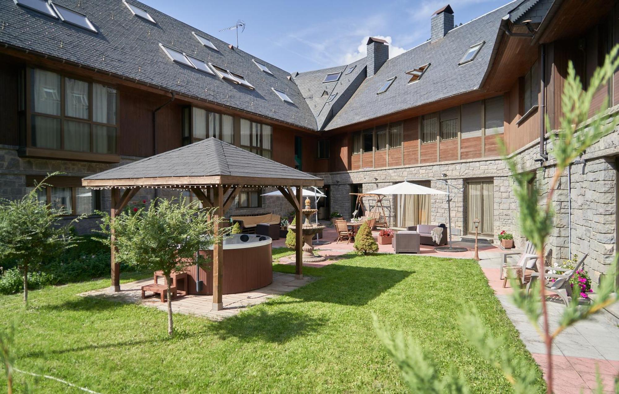 Gran Chalet Hotel & Petit Spa Веля Екстериор снимка